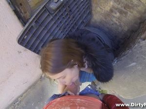 Молодой русский пикапер трахнул на улице милую девчонку в пизду