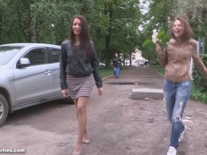 Русские парни меняются девчонками во время ебли