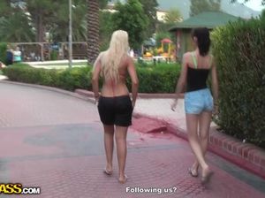 Экстремальные русские туристы снимают на видео секс на улице