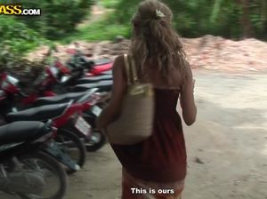 Отдыхающие в Тайланде ребята сняли на видео анальный секс на улице