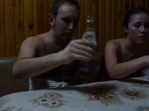 Пьяная русская пара трахается в бане