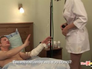 Хорошенькая медсестра трахнула пациента для его скорого выздоровления