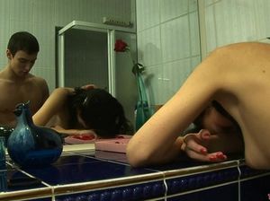Романтический секс в ванной русской девушки Кати и ее бойфренда