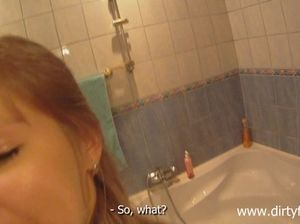 Опытный пикапер трахнул девушку в ванной сразу после знакомства