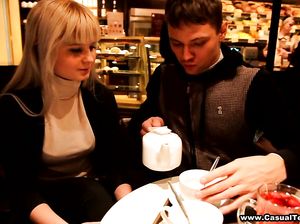 Катерина и Иван встретились в кофейне и поехали трахаться домой